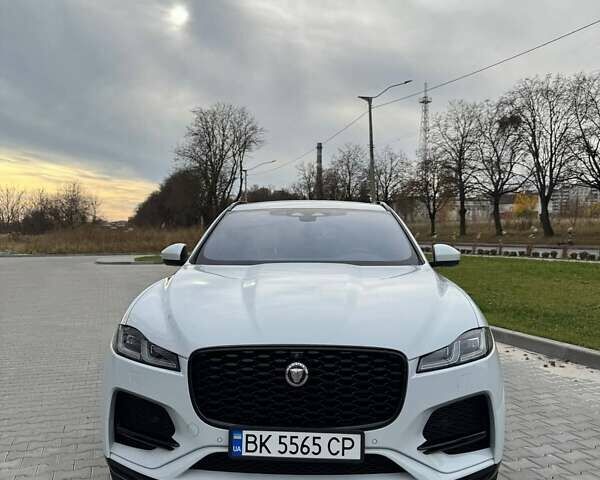Белый Ягуар Ф-Пейс, объемом двигателя 3 л и пробегом 24 тыс. км за 36000 $, фото 1 на Automoto.ua