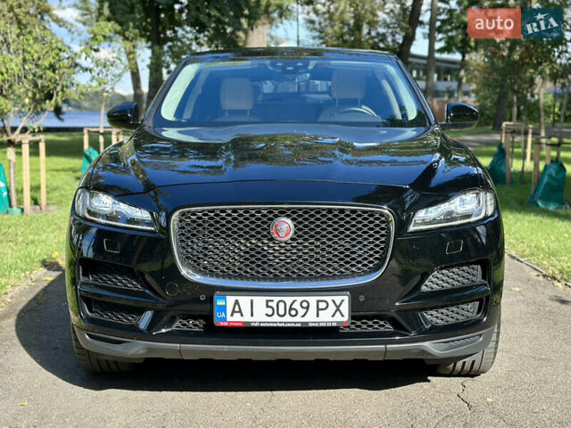 Чорний Ягуар Ф-Пейс, об'ємом двигуна 2 л та пробігом 90 тис. км за 29800 $, фото 1 на Automoto.ua