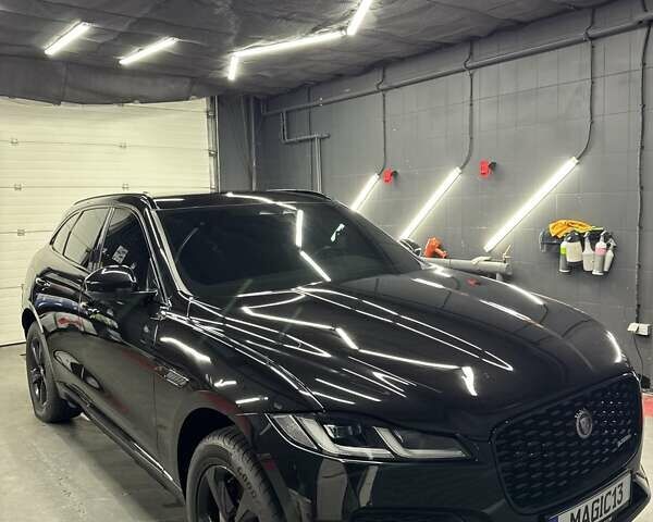 Черный Ягуар Ф-Пейс, объемом двигателя 2 л и пробегом 110 тыс. км за 38000 $, фото 1 на Automoto.ua