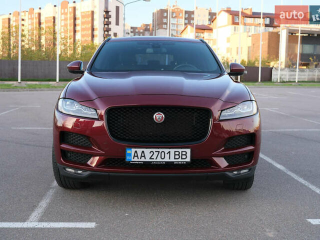Красный Ягуар Ф-Пейс, объемом двигателя 2 л и пробегом 214 тыс. км за 22500 $, фото 1 на Automoto.ua