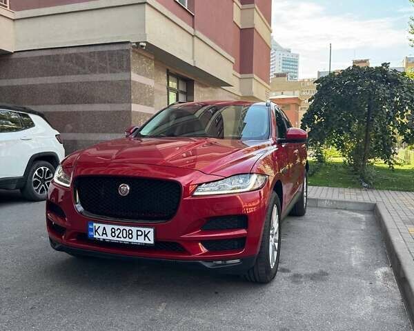 Красный Ягуар Ф-Пейс, объемом двигателя 2 л и пробегом 133 тыс. км за 22500 $, фото 1 на Automoto.ua