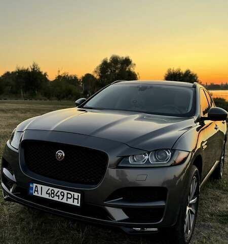 Серый Ягуар Ф-Пейс, объемом двигателя 2 л и пробегом 180 тыс. км за 18900 $, фото 1 на Automoto.ua