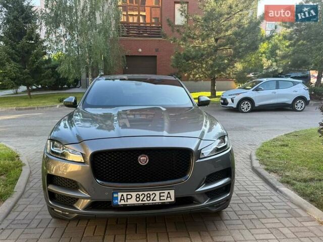 Серый Ягуар Ф-Пейс, объемом двигателя 2 л и пробегом 140 тыс. км за 23000 $, фото 1 на Automoto.ua