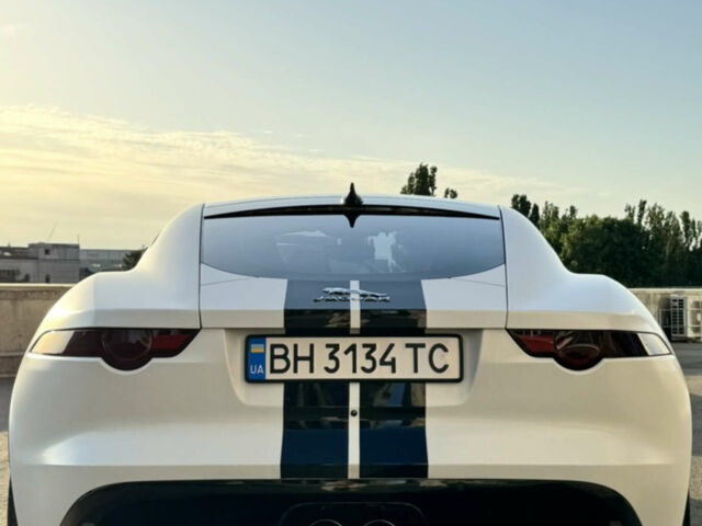 Белый Ягуар Ф-Тайп, объемом двигателя 3 л и пробегом 73 тыс. км за 24500 $, фото 1 на Automoto.ua