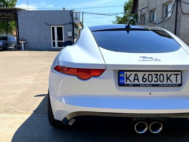 Белый Ягуар Ф-Тайп, объемом двигателя 3 л и пробегом 150 тыс. км за 28000 $, фото 1 на Automoto.ua