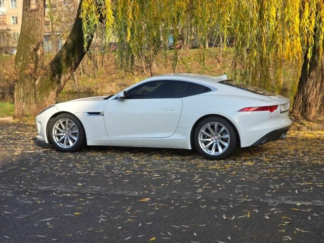 Белый Ягуар Ф-Тайп, объемом двигателя 3 л и пробегом 77 тыс. км за 30000 $, фото 1 на Automoto.ua