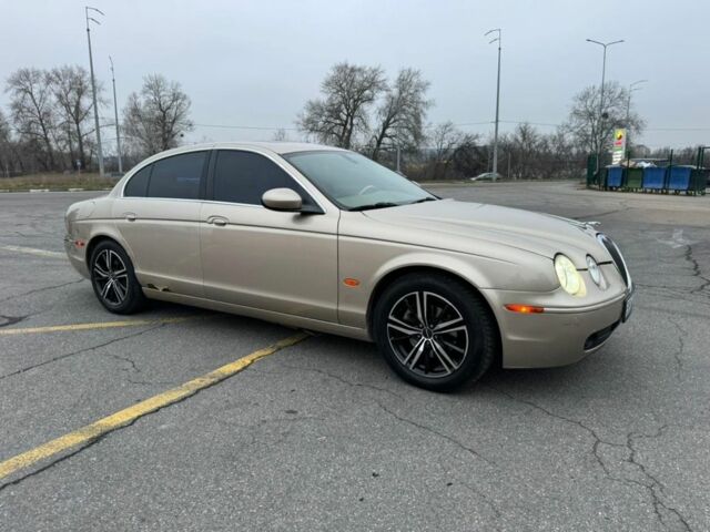 Бежевый Ягуар С-Тайп, объемом двигателя 3 л и пробегом 300 тыс. км за 3200 $, фото 1 на Automoto.ua