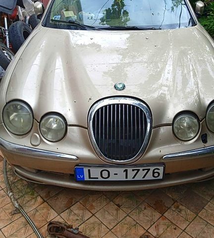 Серый Ягуар С-Тайп, объемом двигателя 3 л и пробегом 290 тыс. км за 1700 $, фото 1 на Automoto.ua