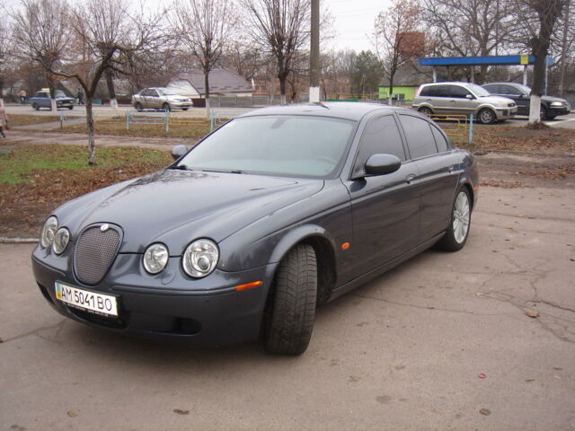 Сірий Ягуар S-Type, об'ємом двигуна 3 л та пробігом 260 тис. км за 13499 $, фото 1 на Automoto.ua