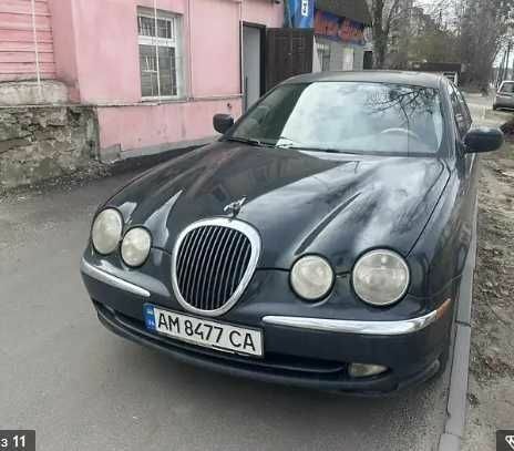 Зеленый Ягуар С-Тайп, объемом двигателя 4 л и пробегом 300 тыс. км за 1467 $, фото 1 на Automoto.ua