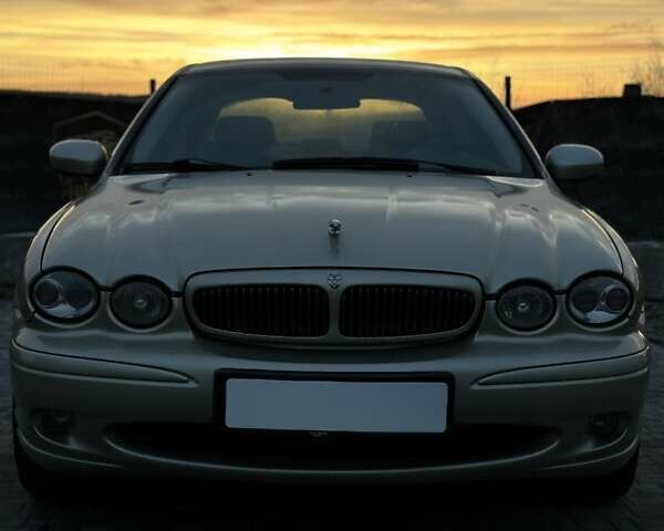 Бежевый Ягуар Х-Тайп, объемом двигателя 2.1 л и пробегом 179 тыс. км за 4999 $, фото 1 на Automoto.ua