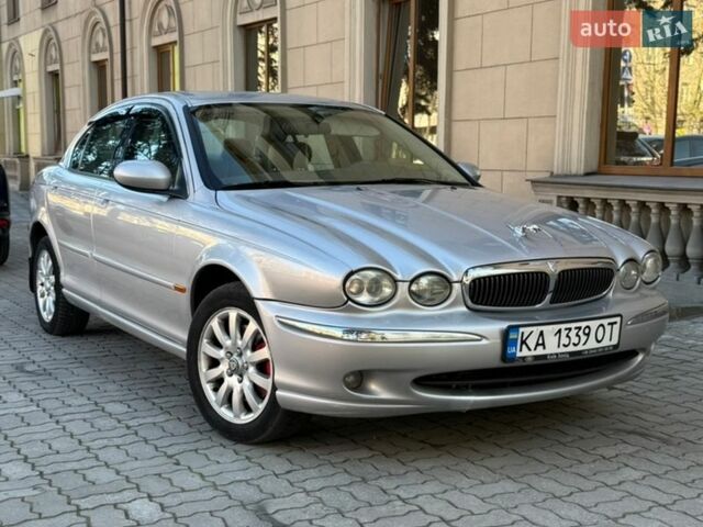 Серый Ягуар Х-Тайп, объемом двигателя 2.5 л и пробегом 270 тыс. км за 3650 $, фото 1 на Automoto.ua