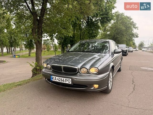 Серый Ягуар Х-Тайп, объемом двигателя 2 л и пробегом 303 тыс. км за 4500 $, фото 1 на Automoto.ua
