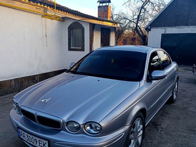 Сірий Ягуар Х-Тайп, об'ємом двигуна 2.1 л та пробігом 217 тис. км за 4500 $, фото 1 на Automoto.ua