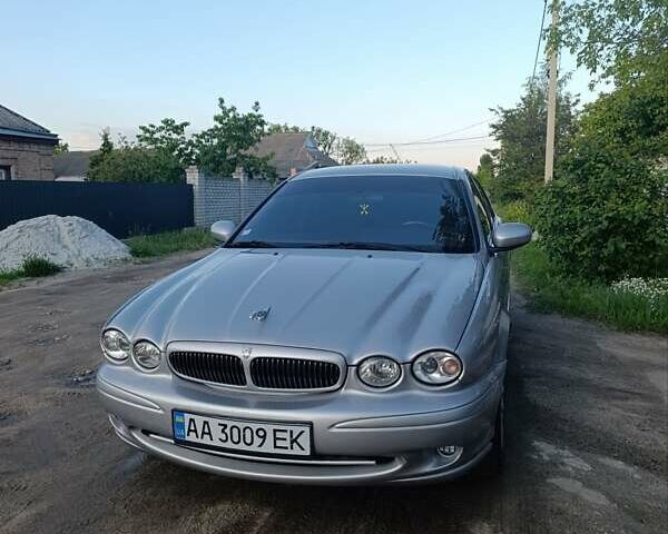 Серый Ягуар Х-Тайп, объемом двигателя 2.1 л и пробегом 218 тыс. км за 5000 $, фото 1 на Automoto.ua