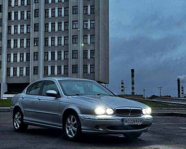 Серый Ягуар Х-Тайп, объемом двигателя 2 л и пробегом 380 тыс. км за 4500 $, фото 1 на Automoto.ua