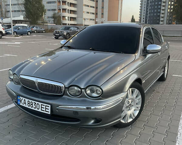 Серый Ягуар Х-Тайп, объемом двигателя 2 л и пробегом 245 тыс. км за 4800 $, фото 1 на Automoto.ua