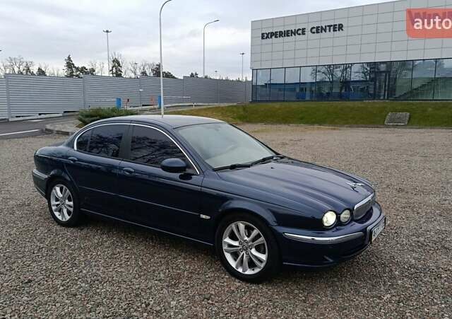 Синий Ягуар Х-Тайп, объемом двигателя 2.5 л и пробегом 114 тыс. км за 6000 $, фото 1 на Automoto.ua