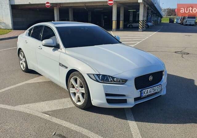 Білий Ягуар XE, об'ємом двигуна 2 л та пробігом 180 тис. км за 16500 $, фото 1 на Automoto.ua