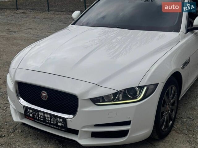 Белый Ягуар XE, объемом двигателя 2 л и пробегом 150 тыс. км за 11500 $, фото 1 на Automoto.ua