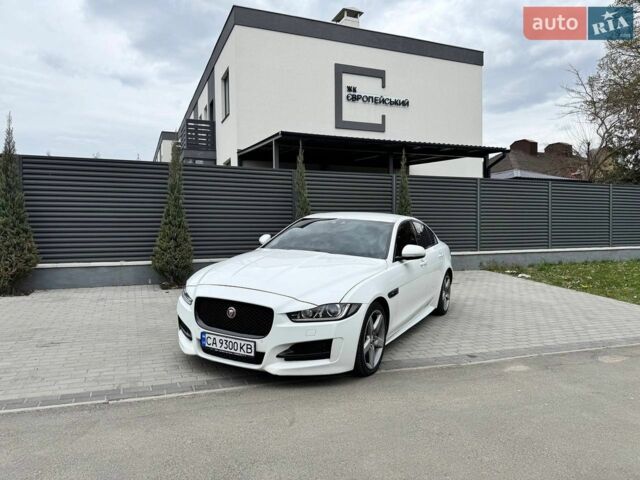 Белый Ягуар XE, объемом двигателя 2 л и пробегом 160 тыс. км за 15000 $, фото 1 на Automoto.ua