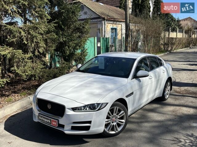 Белый Ягуар XE, объемом двигателя 2 л и пробегом 128 тыс. км за 11490 $, фото 1 на Automoto.ua