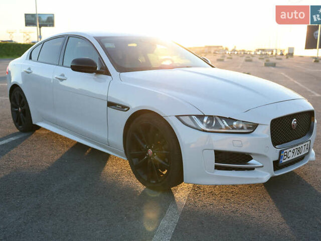 Белый Ягуар XE, объемом двигателя 2 л и пробегом 136 тыс. км за 19000 $, фото 1 на Automoto.ua