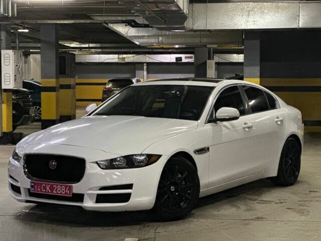 Белый Ягуар XE, объемом двигателя 2 л и пробегом 209 тыс. км за 12800 $, фото 1 на Automoto.ua