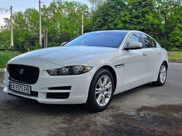 Белый Ягуар XE, объемом двигателя 2 л и пробегом 178 тыс. км за 13400 $, фото 1 на Automoto.ua