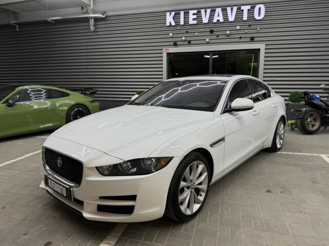 Білий Ягуар XE, об'ємом двигуна 2 л та пробігом 140 тис. км за 12000 $, фото 1 на Automoto.ua