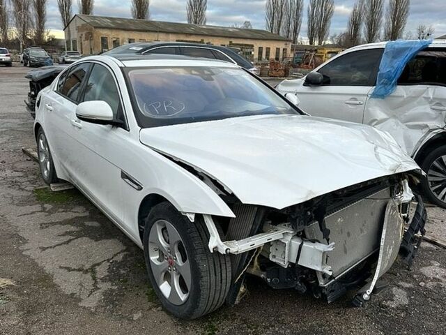Білий Ягуар XE, об'ємом двигуна 2 л та пробігом 47 тис. км за 6900 $, фото 1 на Automoto.ua