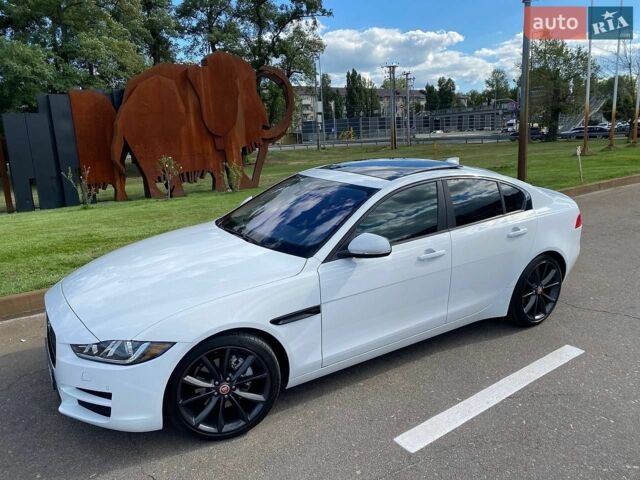 Білий Ягуар XE, об'ємом двигуна 2 л та пробігом 72 тис. км за 13900 $, фото 1 на Automoto.ua