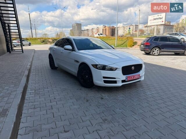 Белый Ягуар XE, объемом двигателя 2 л и пробегом 210 тыс. км за 11999 $, фото 1 на Automoto.ua