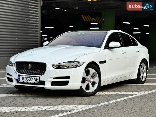 Белый Ягуар XE, объемом двигателя 2 л и пробегом 67 тыс. км за 13500 $, фото 1 на Automoto.ua