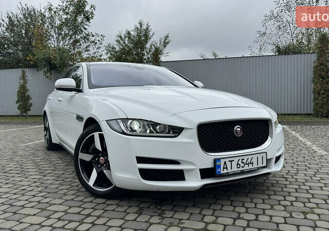 Белый Ягуар XE, объемом двигателя 2 л и пробегом 137 тыс. км за 16950 $, фото 1 на Automoto.ua