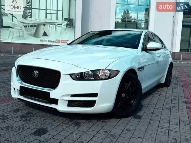 Білий Ягуар XE, об'ємом двигуна 2 л та пробігом 213 тис. км за 13999 $, фото 1 на Automoto.ua