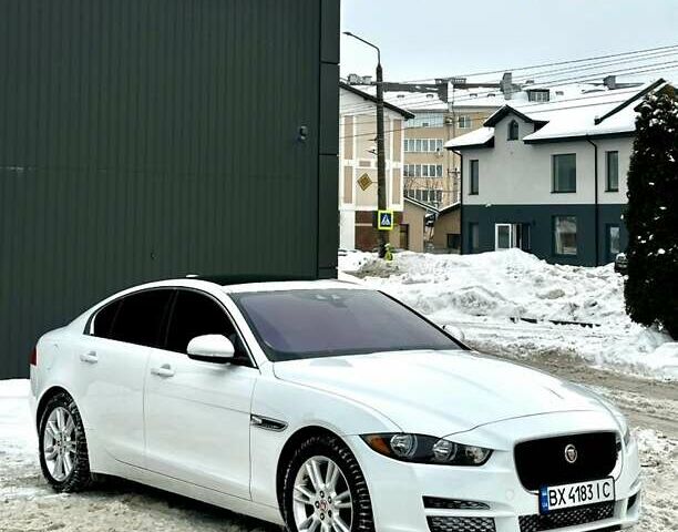 Білий Ягуар XE, об'ємом двигуна 2 л та пробігом 160 тис. км за 12800 $, фото 1 на Automoto.ua