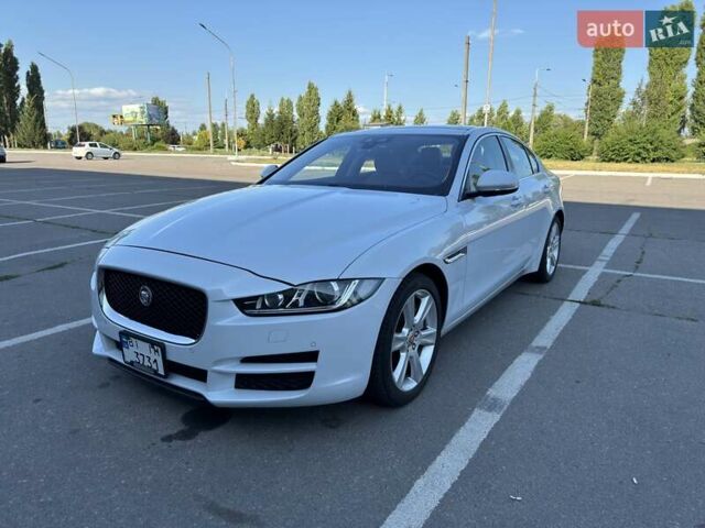 Белый Ягуар XE, объемом двигателя 2 л и пробегом 78 тыс. км за 16800 $, фото 1 на Automoto.ua