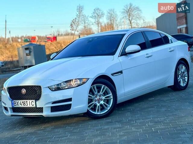 Белый Ягуар XE, объемом двигателя 2 л и пробегом 158 тыс. км за 13999 $, фото 1 на Automoto.ua