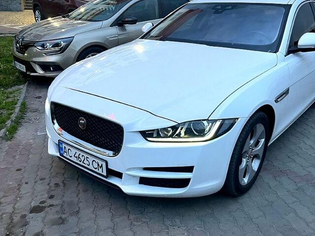 Белый Ягуар XE, объемом двигателя 2 л и пробегом 86 тыс. км за 11900 $, фото 1 на Automoto.ua
