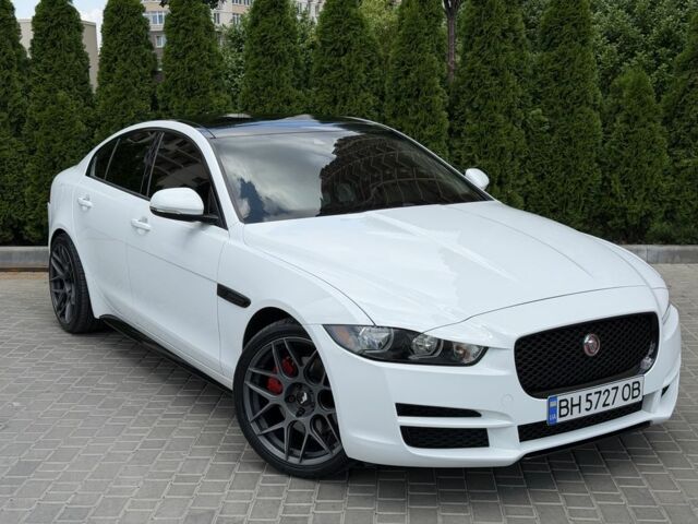 Белый Ягуар XE, объемом двигателя 2 л и пробегом 87 тыс. км за 13900 $, фото 1 на Automoto.ua