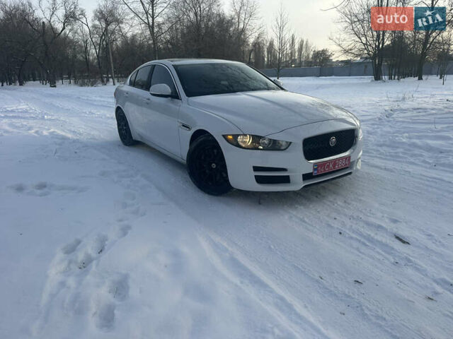 Білий Ягуар XE, об'ємом двигуна 2 л та пробігом 209 тис. км за 12800 $, фото 1 на Automoto.ua