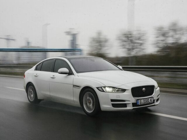 Білий Ягуар XE, об'ємом двигуна 2 л та пробігом 57 тис. км за 13999 $, фото 1 на Automoto.ua