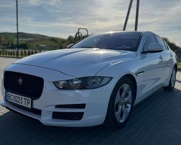 Белый Ягуар XE, объемом двигателя 2 л и пробегом 78 тыс. км за 14300 $, фото 1 на Automoto.ua