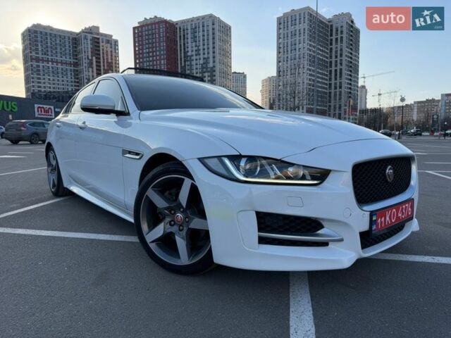 Белый Ягуар XE, объемом двигателя 2 л и пробегом 87 тыс. км за 15900 $, фото 1 на Automoto.ua