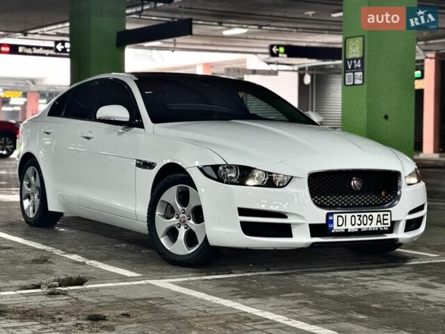 Білий Ягуар XE, об'ємом двигуна 2 л та пробігом 63 тис. км за 13800 $, фото 1 на Automoto.ua