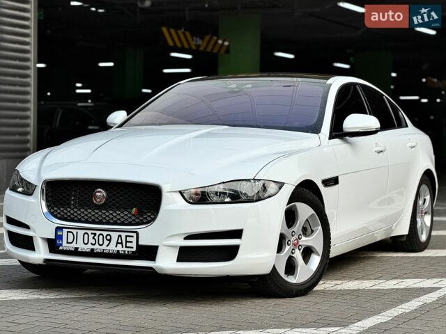Белый Ягуар XE, объемом двигателя 2 л и пробегом 67 тыс. км за 12900 $, фото 1 на Automoto.ua