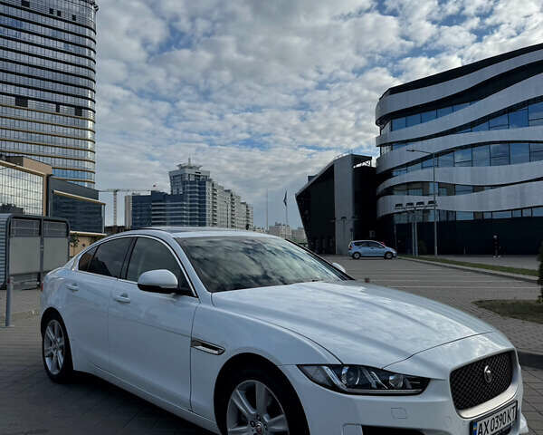 Білий Ягуар XE, об'ємом двигуна 2 л та пробігом 108 тис. км за 17500 $, фото 1 на Automoto.ua