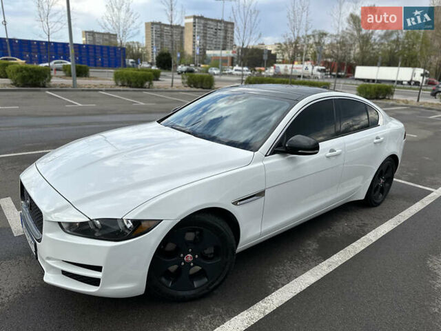 Белый Ягуар XE, объемом двигателя 2 л и пробегом 190 тыс. км за 14500 $, фото 1 на Automoto.ua