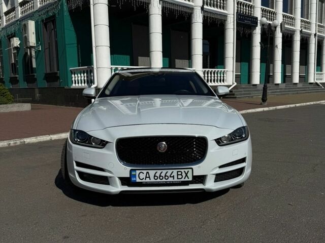 Белый Ягуар XE, объемом двигателя 3 л и пробегом 91 тыс. км за 19500 $, фото 1 на Automoto.ua